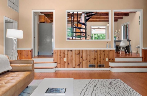 Taconic House | Walt’s Place: Sun-Bathed Modern Cabin in the Woods