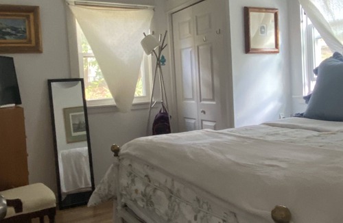 Gloucester Cottage | Water Front Cozy Cottage With amazing Sunset
