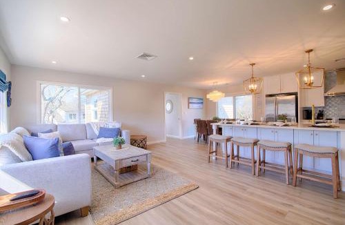 West Dennis House | Water Views Access to Grand Cove