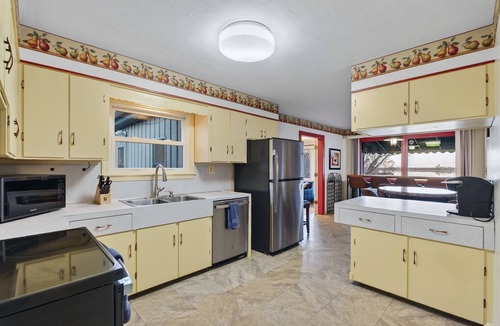 Fortunes Rocks House | Water views! Walk to Beach - Deck - Pet Friendly