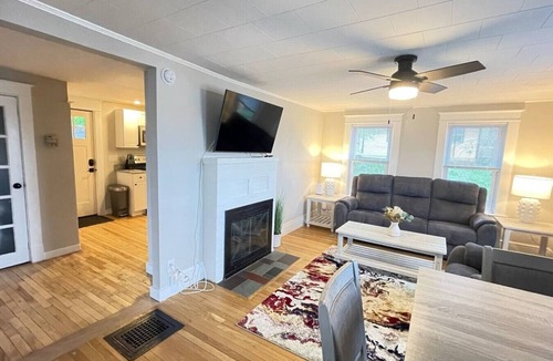 Costigan House | Waterfront Cape | 3BR/2 Bath| Fire Pit
