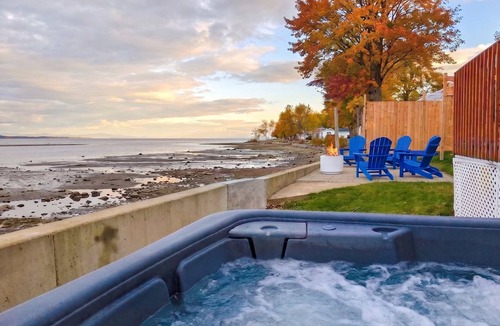 Cap-Saint-Ignace Ski Chalet | Waterfront Chalet w/Spa & Fireplace