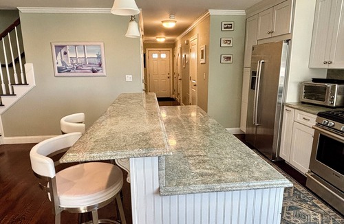 Danvers House | Waterfront contemporary townhouse with easy access to Boston communities