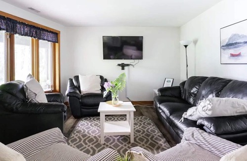 Glen Huron House | Waterfront Cottage - Lower Unit - 2 Bedroom - Private Beach