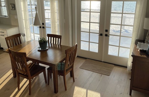 Bristol House | WATERFRONT Cottage ON THE BAY– Stunning Views & Steps to Beach, Park & Bike Path