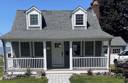 Bristol House | WATERFRONT Cottage ON THE BAY– Stunning Views & Steps to Beach, Park & Bike Path