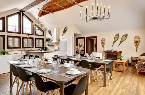Labelle Ski Chalet | Waterfront private Beach 2 hot tubs Pool Sauna 21p.