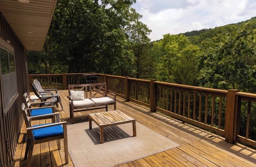 Jenkins Cabin | Waterfront Private Cove Fish and Kayak Sleeps 6 Close to SDC and Branson!