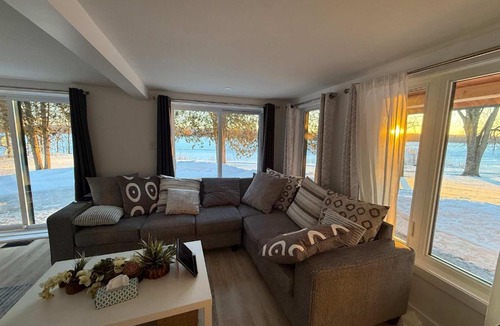Rigaud Ski Chalet | Waterfront Relaxation & Adventure - Albert