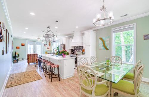 Elberta House | Waterfront Wolf Bay Home w/Private Boathouse!