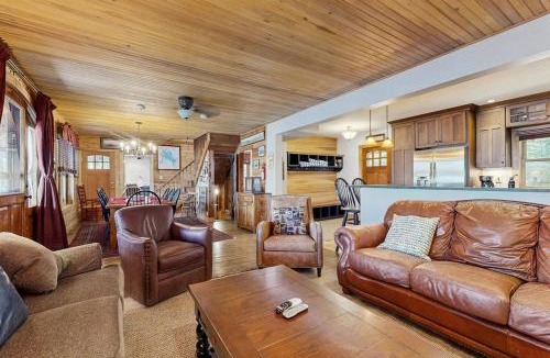 Meredith House | WeSeekANook
