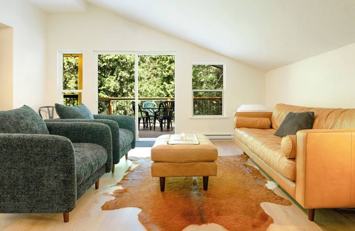 Sunshine Valley Cabin | Whispering Forest Retreat w/private hot tub