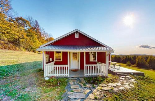 Glover House | Whispering Pines Retreat