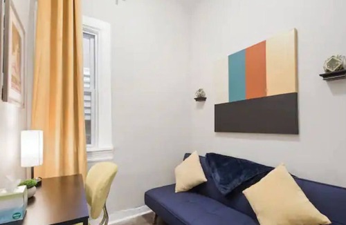 Pulaski Park Apartment | Wicker Park- Fast Internet- Dedicated Workspace