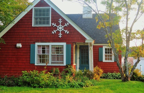 Westmore Cottage | Willoughby Dreaming: Timeless Waterfront Cottage - Dock & Boat Lift