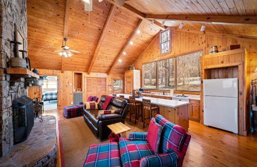 Mentone House | Wonderful Cabin with Fireplace in Mentone, Alabama