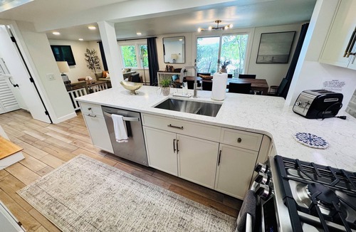 West Barnstable House | Your Private Lakeside Escape- NEW! LINENS INCLUDED!