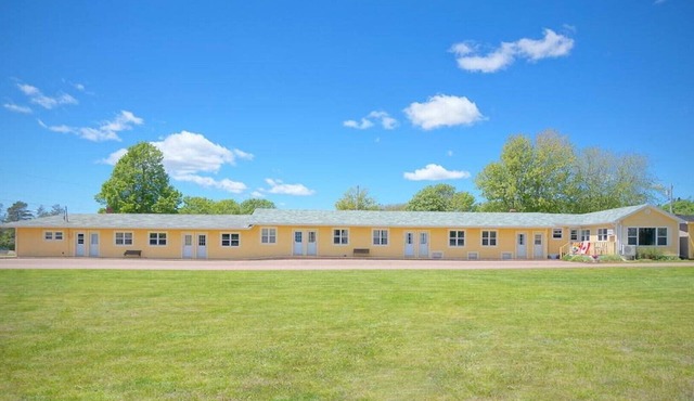 (12) Private Double Suite at Green Acres Summerside