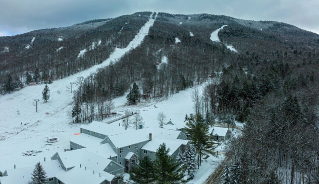 1BR/1BA Magic Mountain Condo with Slopeside Views!