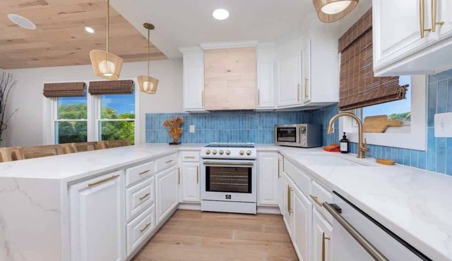 2 Private Living Spaces, 2 Hot Tubs and Bikes!