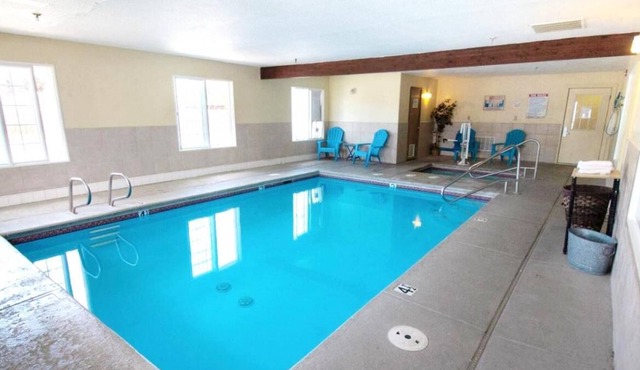2 x 2 Double Beds Accommodations at FairBridge Inn & Suites Kellogg