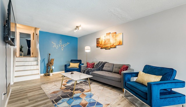 ✅3 Bdrm private home. King & 3 double beds.