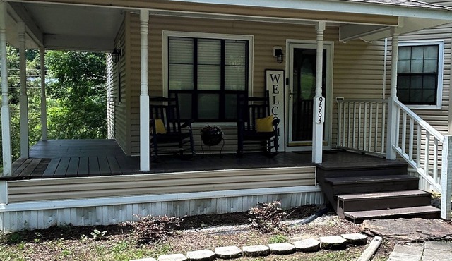 3 bedroom 3 bathroom house in charming Cullman minutes to lake, town, interstate