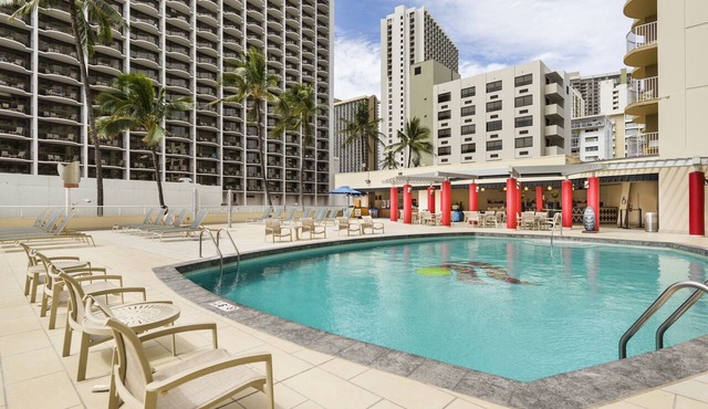 3 Convenient Units, The Twin Fin Hotel, Ocean Front Two Doubles with Lanai
