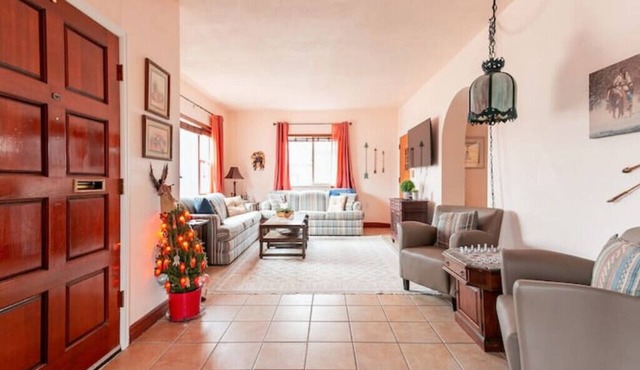 3 King Beds-Hot Tub-Firepit-Historic-Downtown