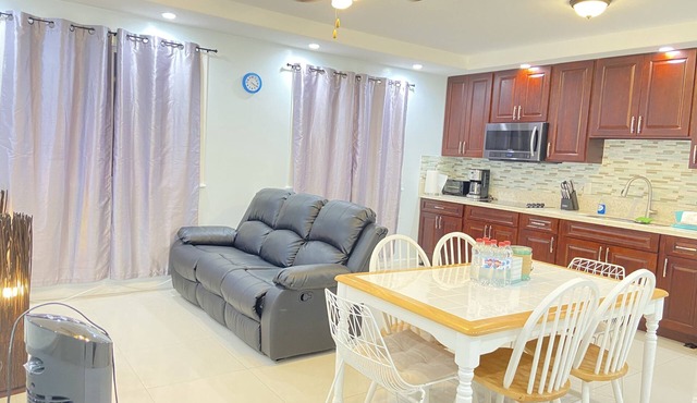 3bedrooms&1bathroomconvenient Location, Near Freeway, Shopping center