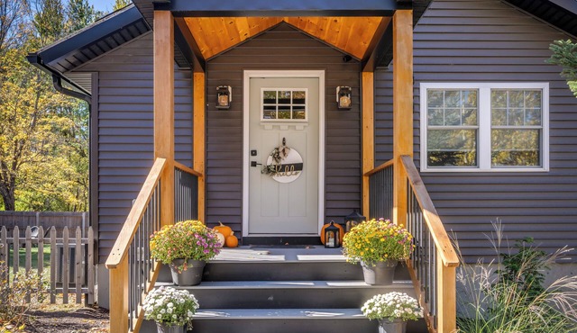 3BR House w/backyard 5 min to Beautiful Downtown Wolfeboro
