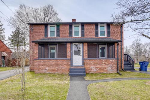 4 Mi to Waterfront: 2-Unit Combo in Kingston!