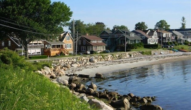 5-Bedroom/2-Bath Beach-Front Cottage - Groton Long Point, Connecticut