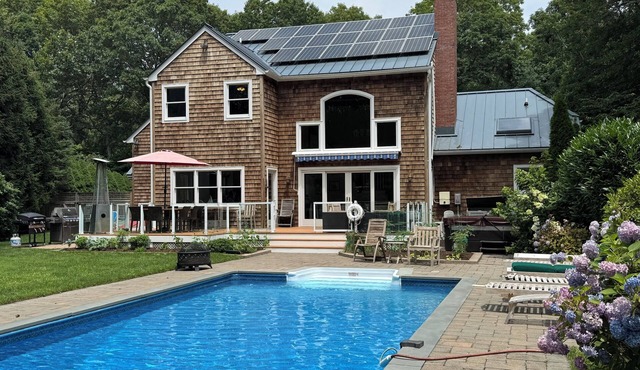 5 bedroom/2 Master Suites - 4 1/2 bathrooms, pool/hot tub/Gym, bikes