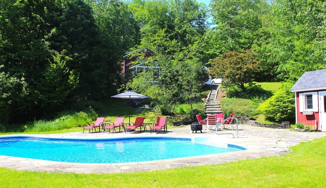 5 BR 3.5 Bath Killington Home with Hot Tub, Huge Dining Table, K1 Parking pass