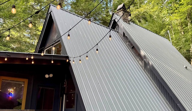 A Frame - Riverfront Views - Deck - Patio - Fly Fishing - Stone Fireplace
