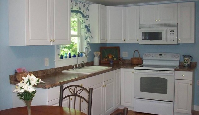 AFFORDABLE, CHARMING, DORSET GETAWAY. PET FRIENDLY. CLOSE TO THE HORSE SHOW.
