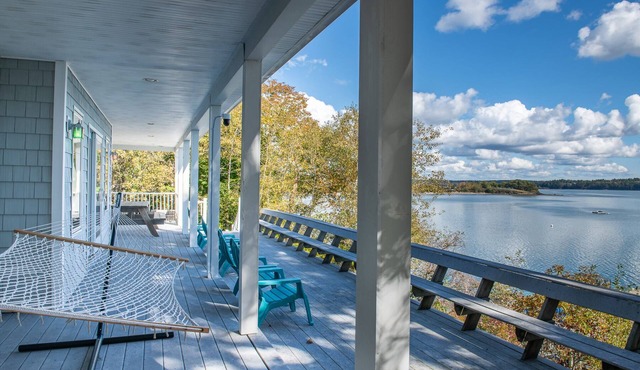 Bay Haven. Comfort, deck & water access.