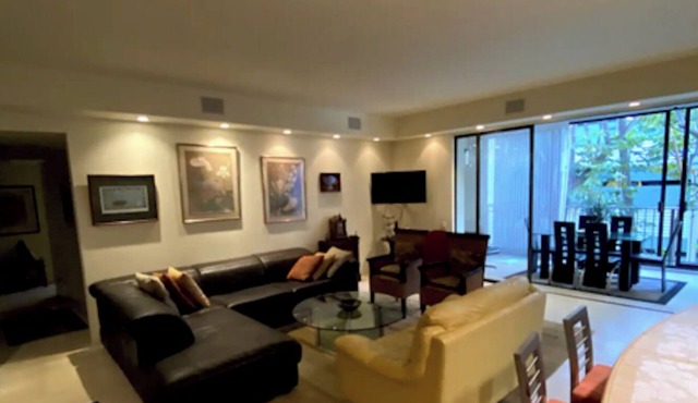 BEACHFRONT - 2bdrm 2 bath, fine art, contemporary design in luxury building.