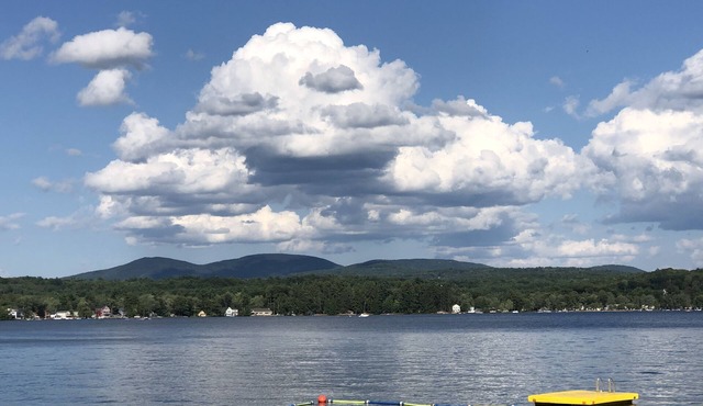 BEACHFRONT COTTAGE on LAKE WINNISQUAM