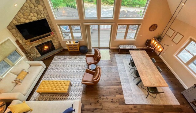 Bear Mountain House | Luxury, Hot Tub, Fireplace