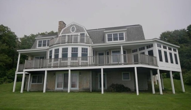 Beautiful Beachfront 6 BR House in Kittery Point -Sleeps 12 License# ABNB-111