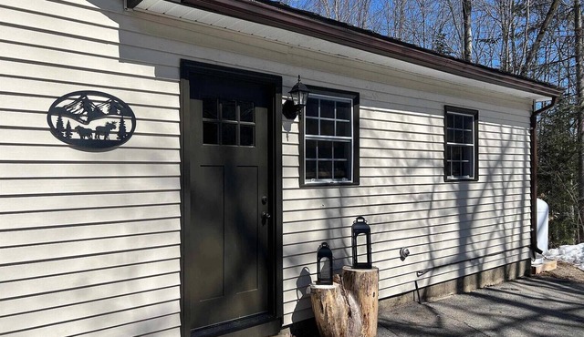 Beautiful, updated cozy cottage. Just minutes away from North Conway!