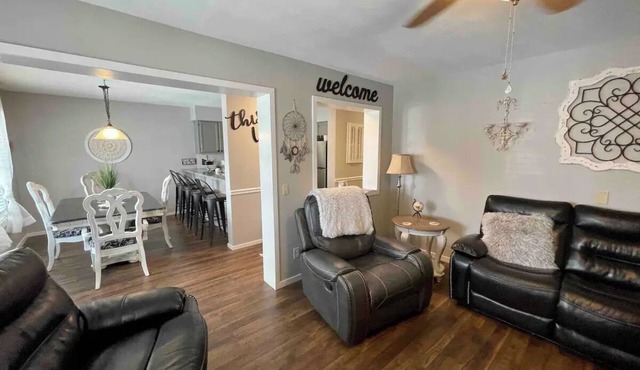 Beechside Breeze Luxury Condo with Pool & Hot tub
