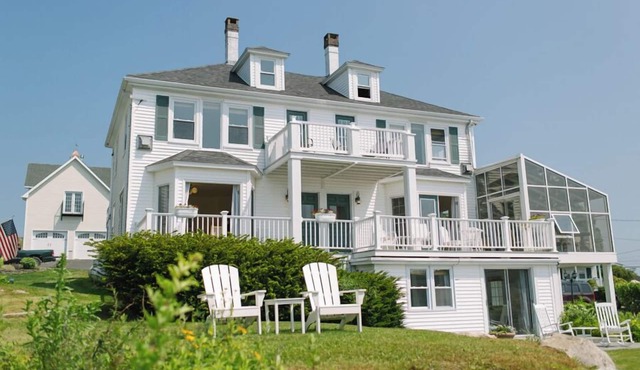 Boothbay Harbor King Suite – Room 11 at Admiral's Quarters Inn