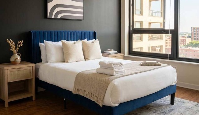 Boulevard Stays Just 5 Minutes from Magnificent Mile and River North 06