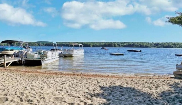Bright and Peaceful 6 Bedroom Home on Sebago Lake