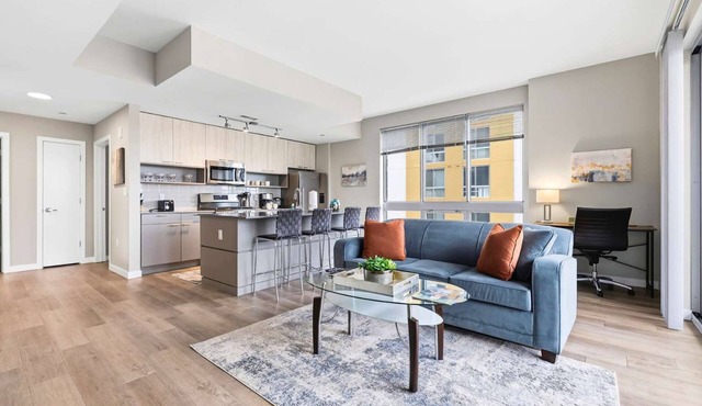 Bright Apt with Balcony