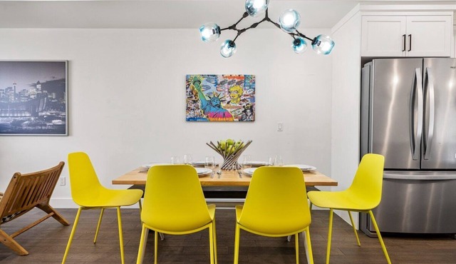 Bright & Bold 4BDRM Modern Retreat