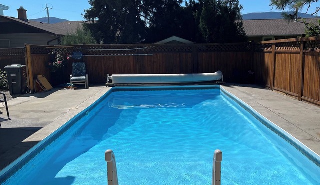 Bright poolside 2 bed, 2 bath Walkout Basement Suite